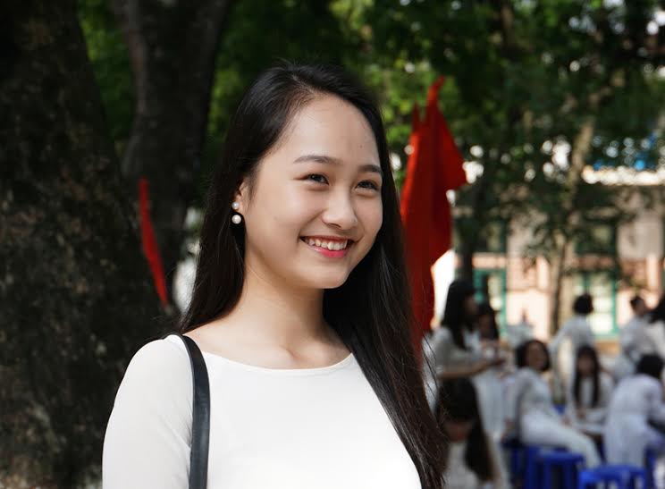 Nguyễn Thu Hà trong ngày khai giảng năm học mới